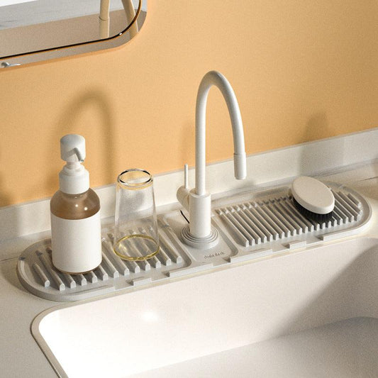 Faucet drainage mat with slope